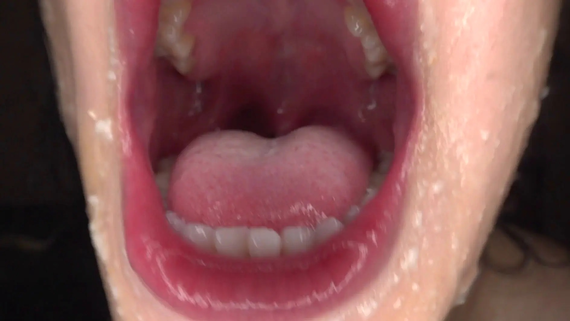 超長肉棒で鬼イラマ!清楚な美女にゲロイラマ!喉奥犯すエロ動画がすごい!喉ボッコ!!